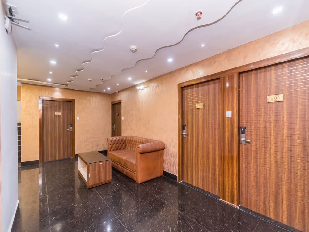 OYO 9390 Golden Afreen