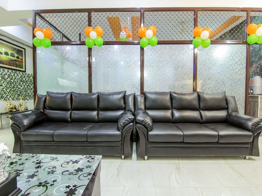 OYO 8680 Hotel Vaishnavi Inn