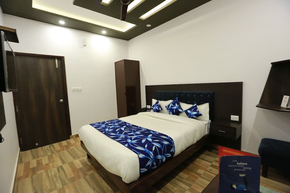 OYO 6780 Hotel Shiva Grand