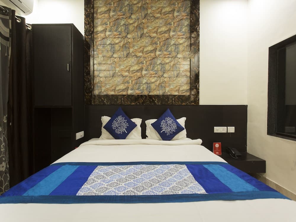 OYO 10374 Hotel Swapnalok