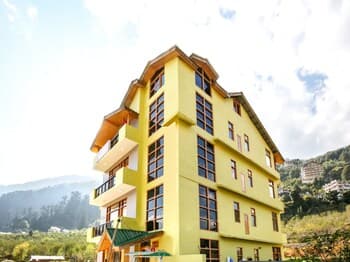 OYO 9995 Manali Plaza