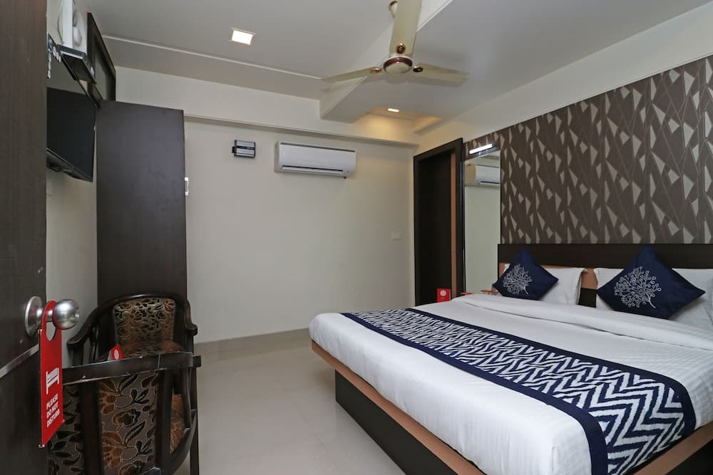 OYO 10414 Hotel Tushar Residency
