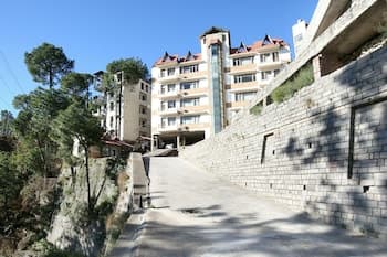 OYO 10976 Home Cheerful 2BHK Scenic Barog