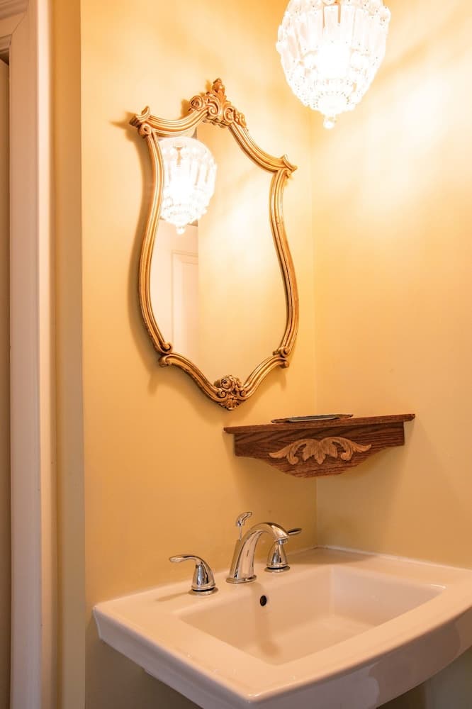 Amethyst Inn at Regents Park