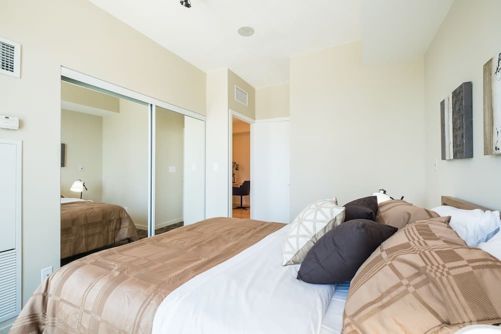 QuickStay - Premium 2bdrm Downtown Condo