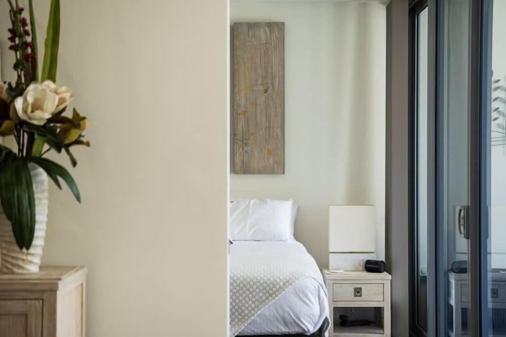 Accommodate Canberra - Lakefront