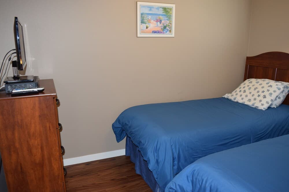 343 Hinds 2 Bedroom Cabin by Redawning