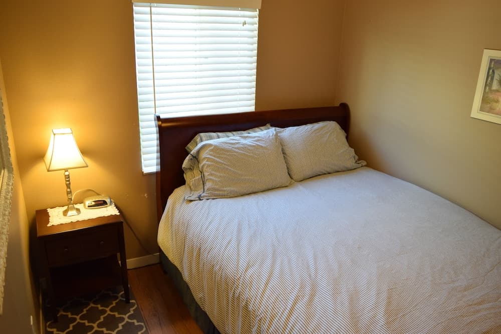 345 Hinds 2 Bedroom Cabin by Redawning