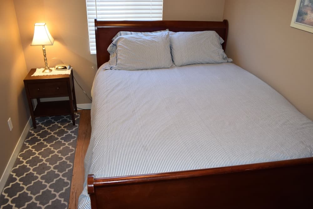 345 Hinds 2 Bedroom Cabin by Redawning