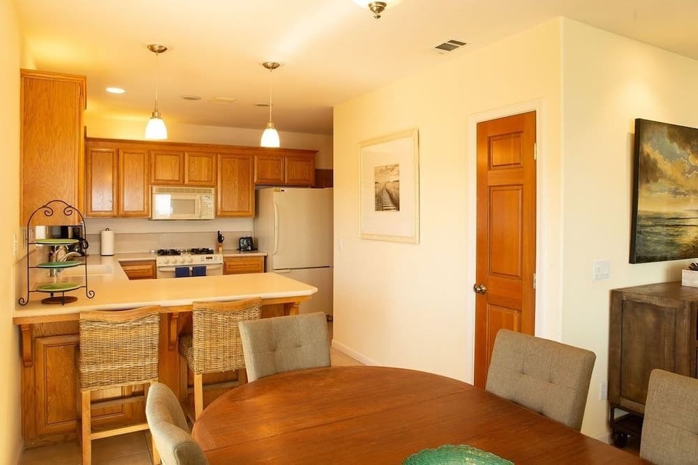 90 San Luis Street Unit C 2 Bedroom Duplex by Redawning