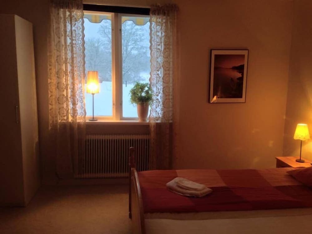 Vänhems Cafe & Vandrarhem