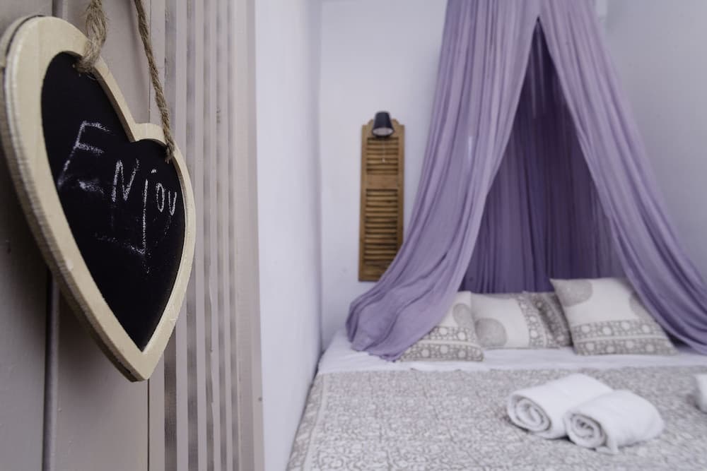 Rock Villas - Emporio | Pool, Jacuzzi, Castle View