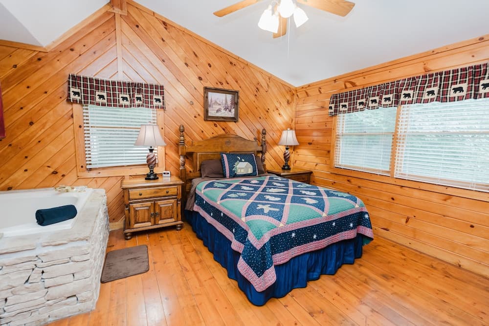 Always Christmas 2 Bedroom Cabin by RedAwning