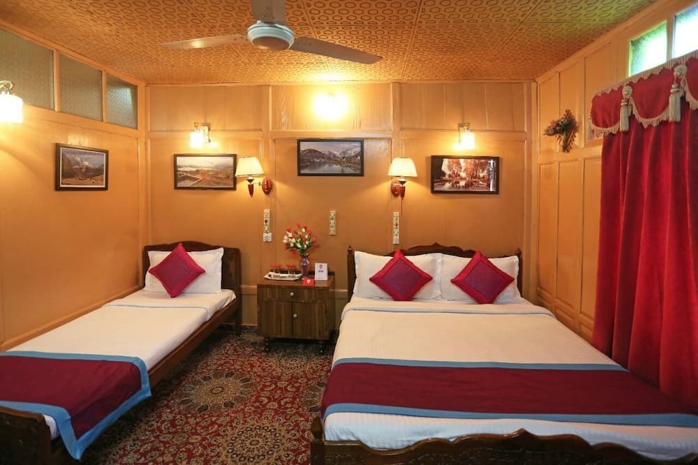 Manila Groups of Houseboats