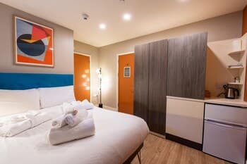 Aaron Wise - 62 Plantagenet Street