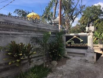 Semeton Homestay