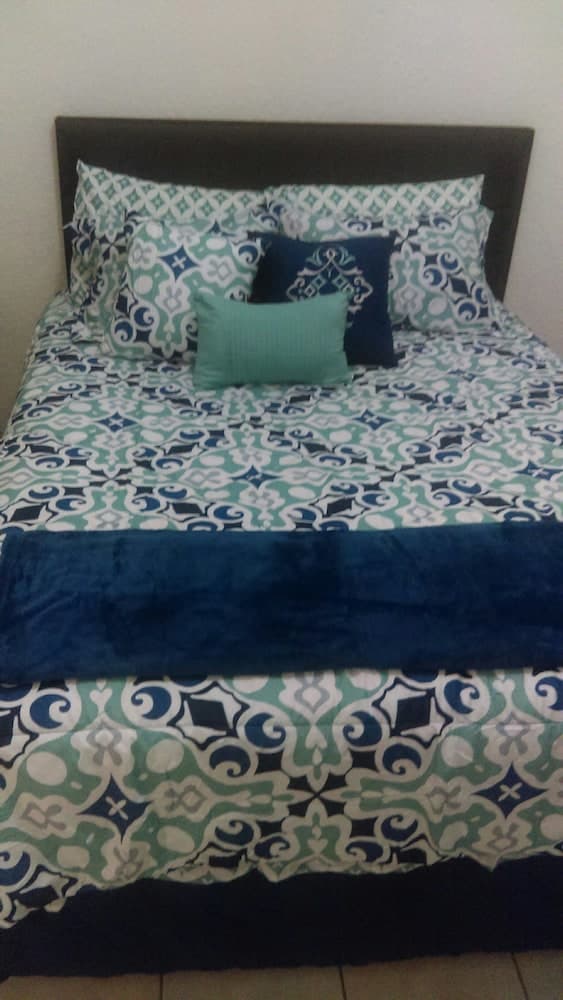 Modern vacational home close to Costco and Walmart