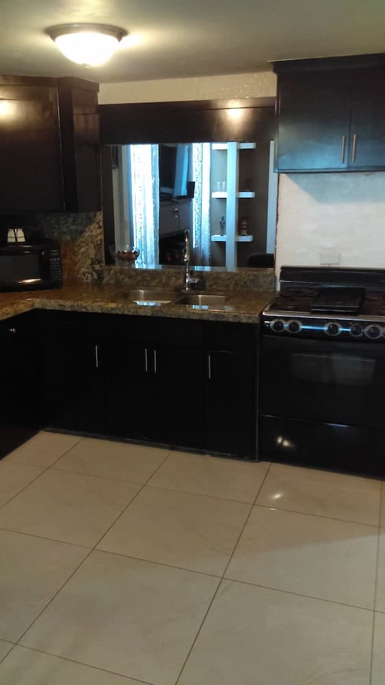 Modern vacational home close to Costco and Walmart