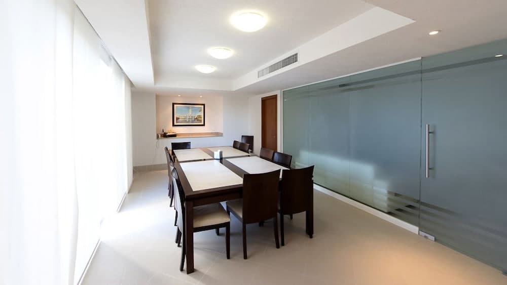 Beachfront Condo in Hotel Zone