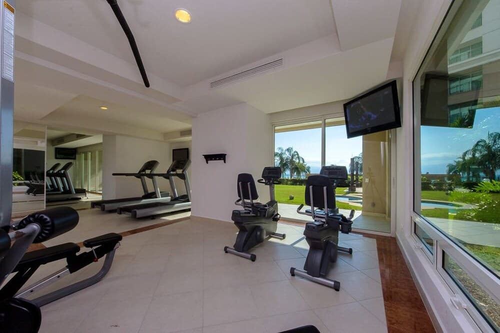 Beachfront Condo on 21st Floor