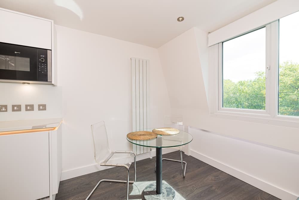 Bright Aircon Apt Earls Court London