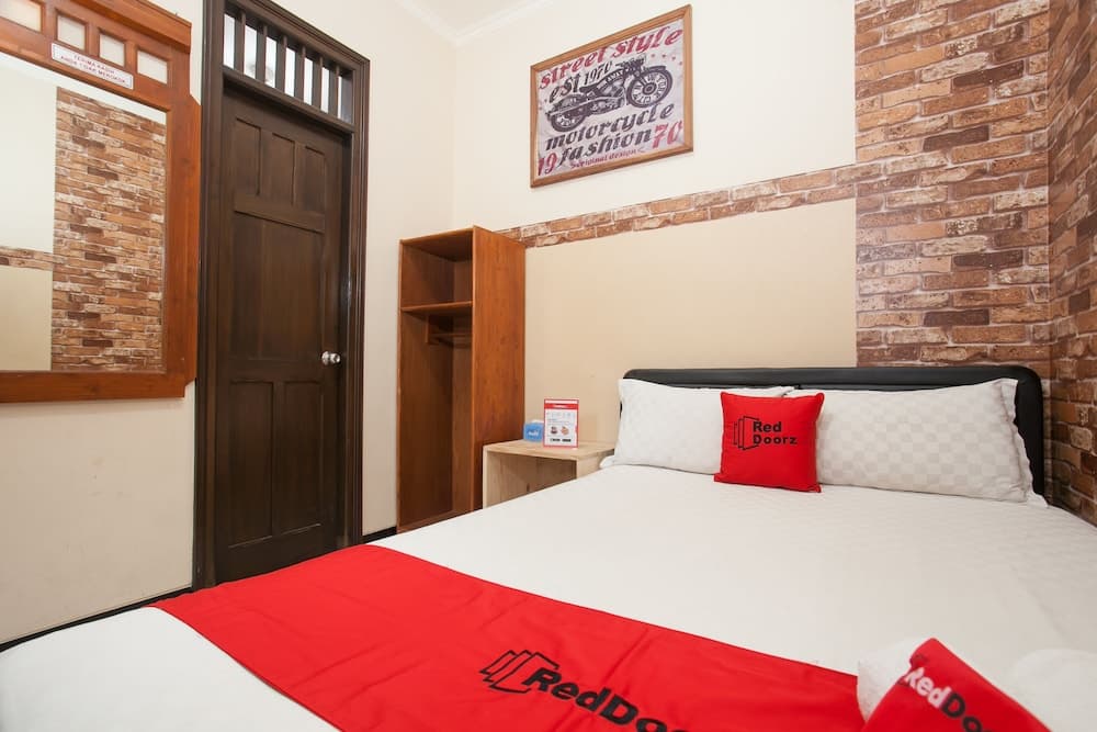 RedDoorz near Stasiun Kota Baru Malang