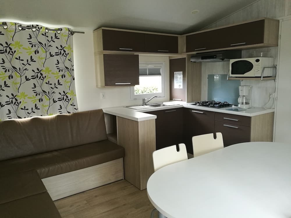 Camping Les Places Dorees