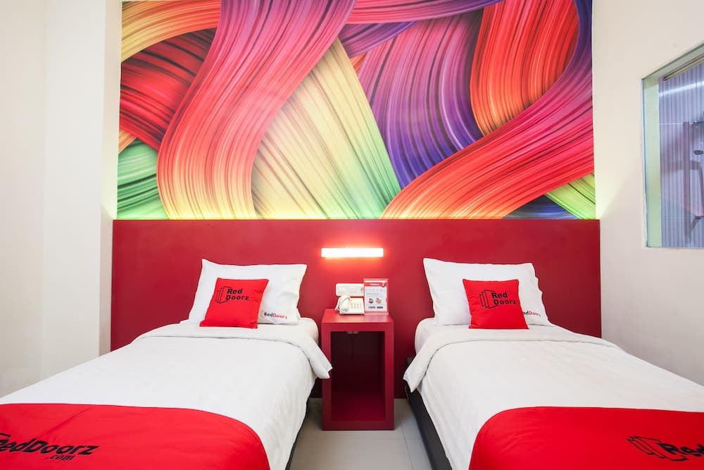 RedDoorz near Hawaii Water Park