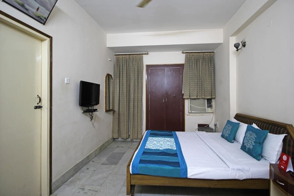 OYO 10400 Hotel The Ambassador