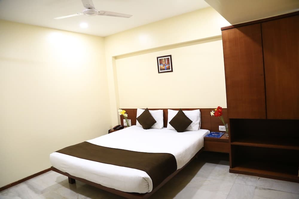 FabHotel Executive Residency