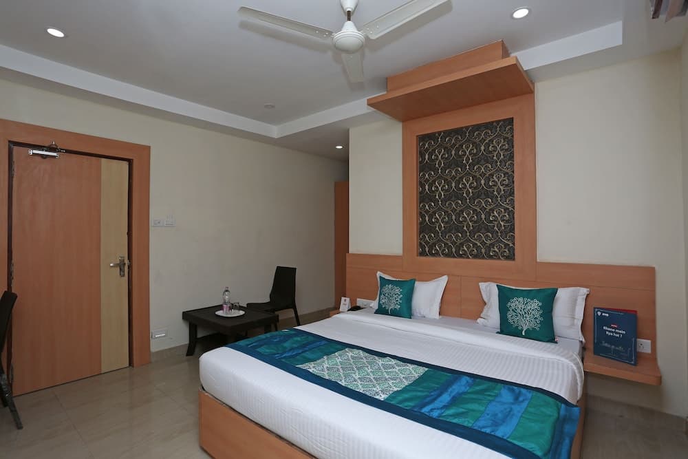 OYO 9048 Hotel Lucifer