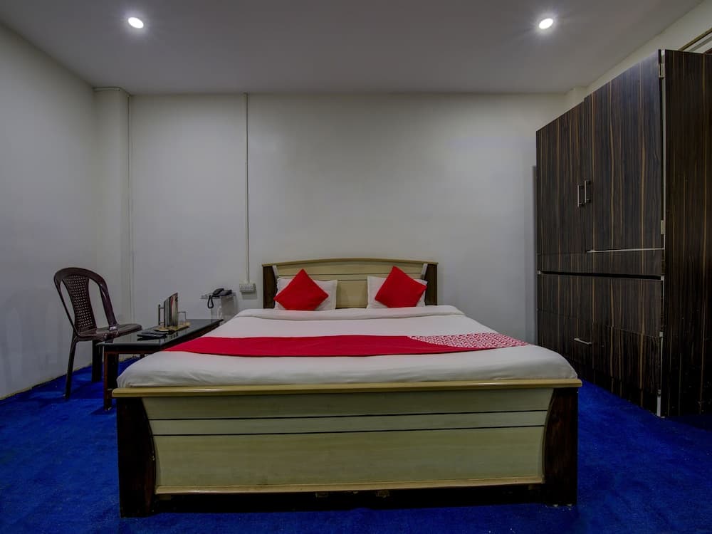 OYO 8976 Hotel Park Street 2