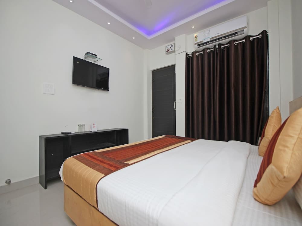 OYO 9711 Hotel Marc Blu