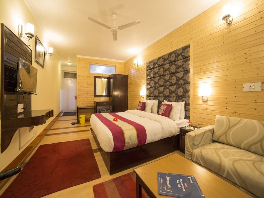 OYO 5174 Hotel Pamposh