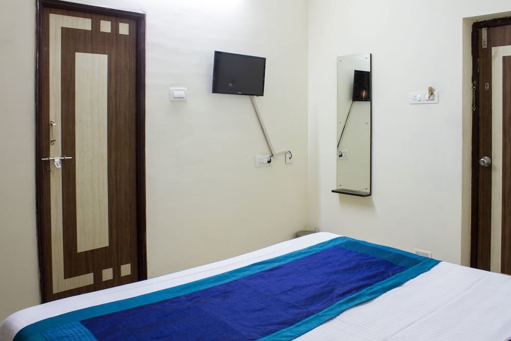 OYO 5083 near Railway Station