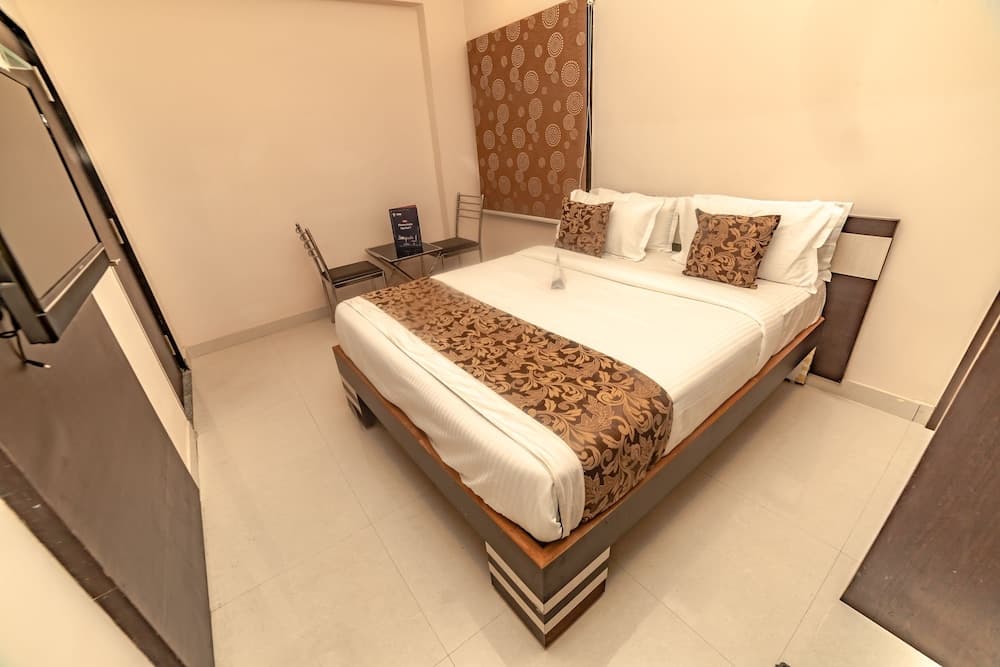 OYO 9804 Hotel SR Residency