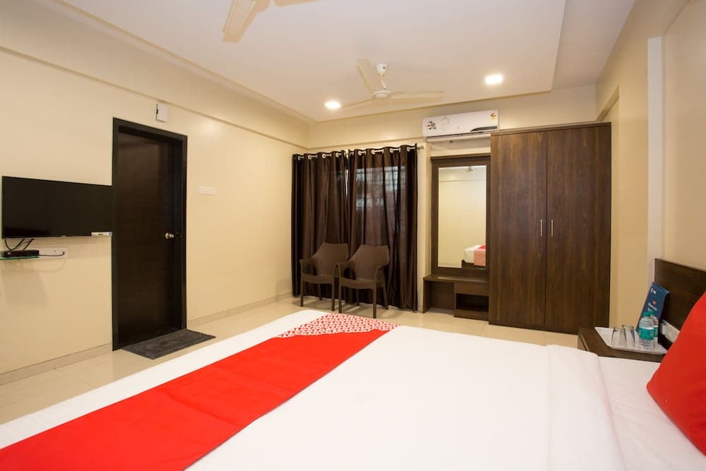 OYO 11512 Hotel Kedari Residency