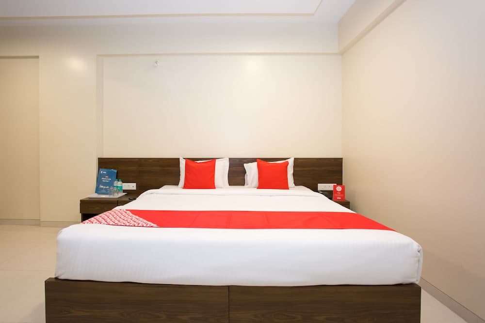 OYO 11512 Hotel Kedari Residency