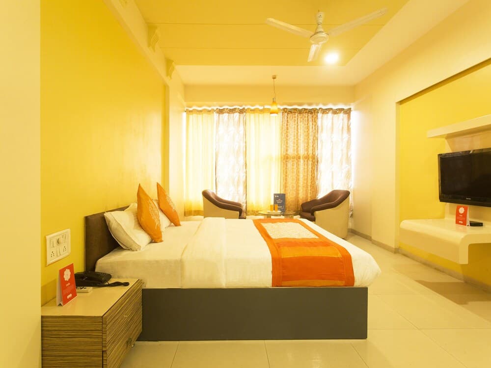 OYO 11091 Hotel Silver Court