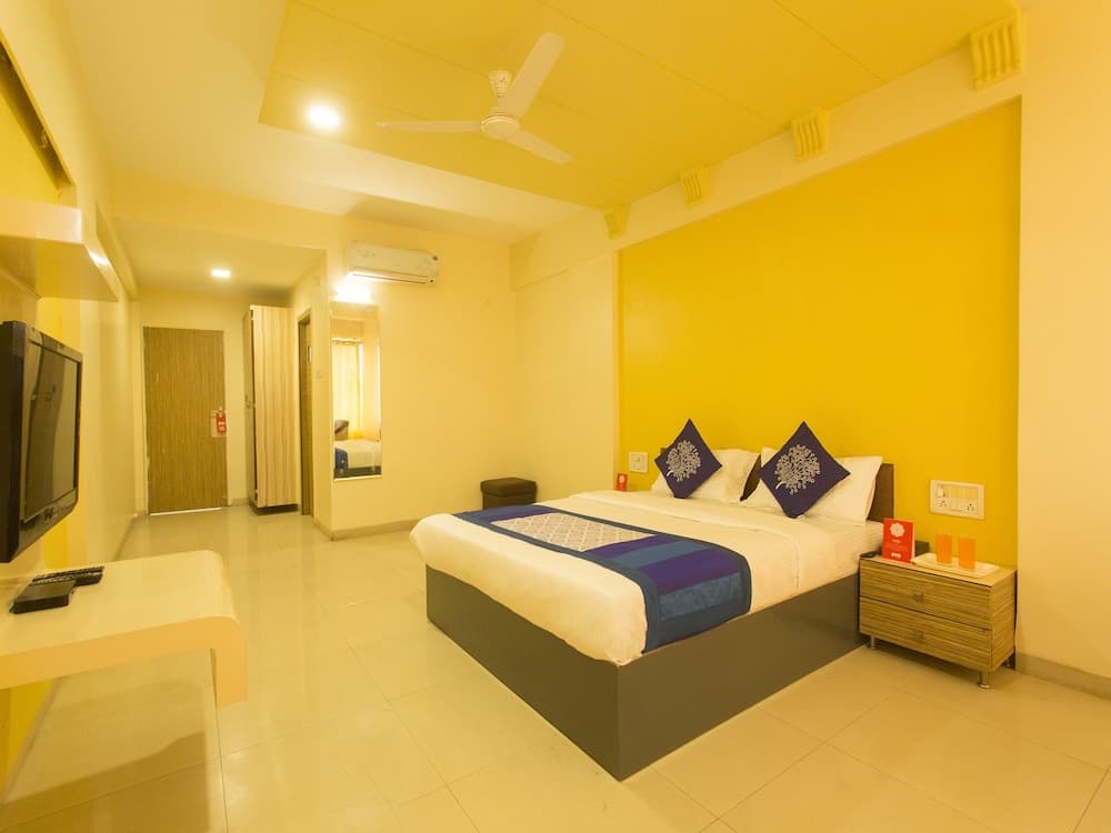 OYO 11091 Hotel Silver Court