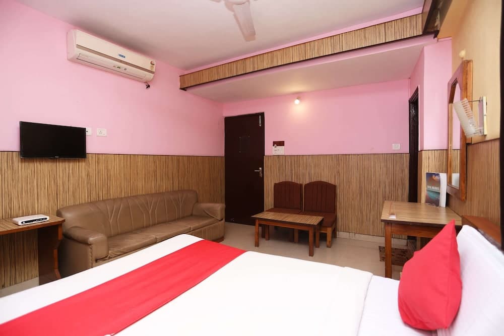 OYO 10685 Hotel Centre Point