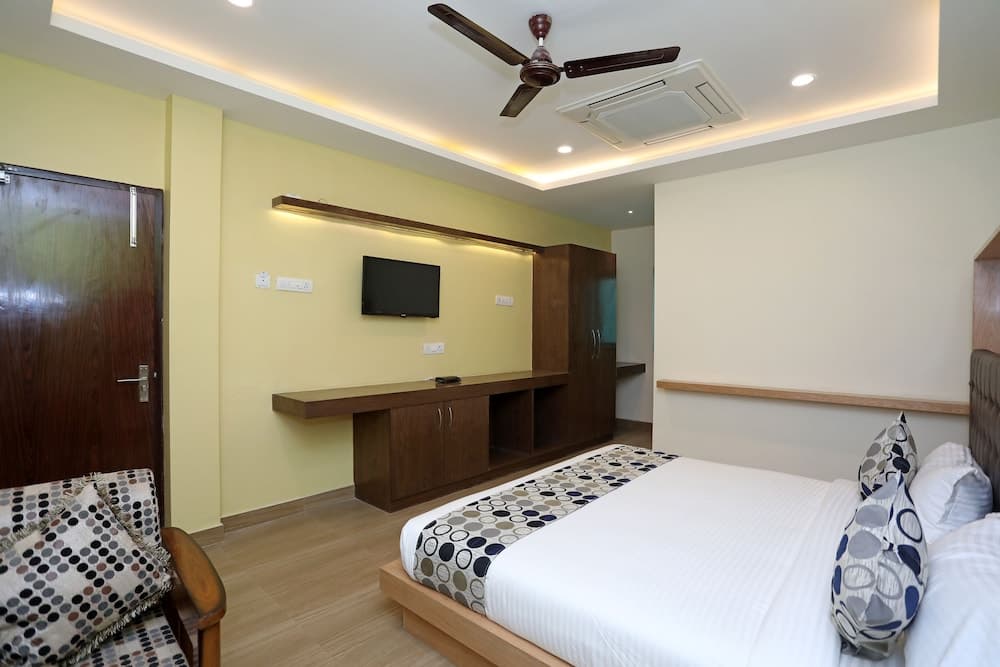 OYO 11666 Hotel Prakash Inn