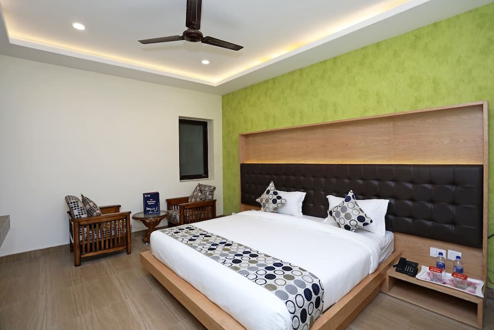 OYO 11666 Hotel Prakash Inn