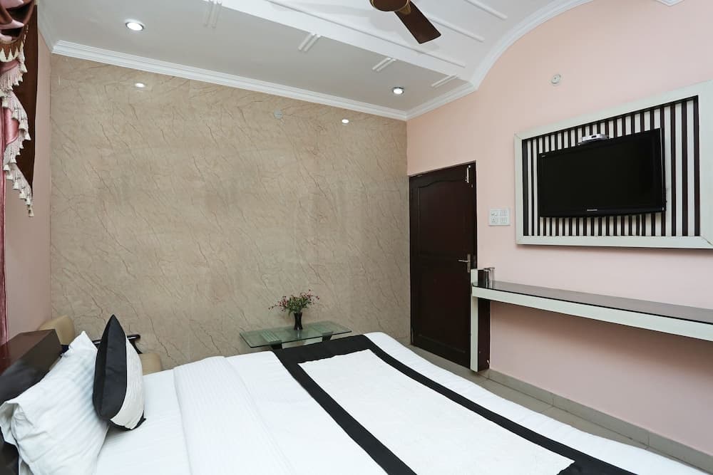 OYO 8672 Hotel Friends