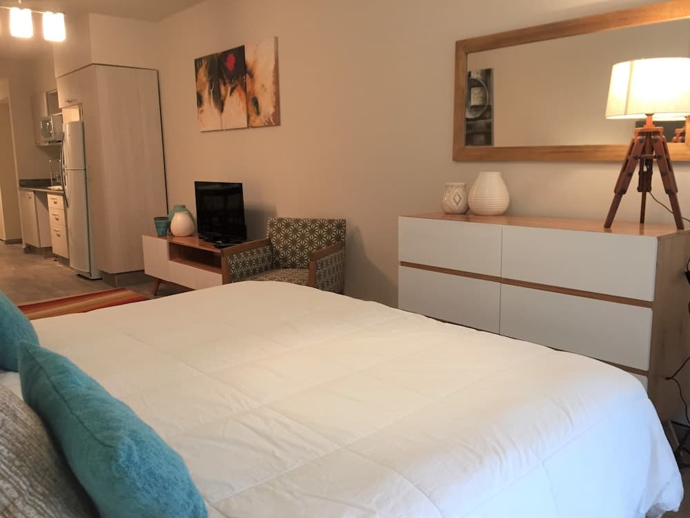 Urbana Suites & Studios 440