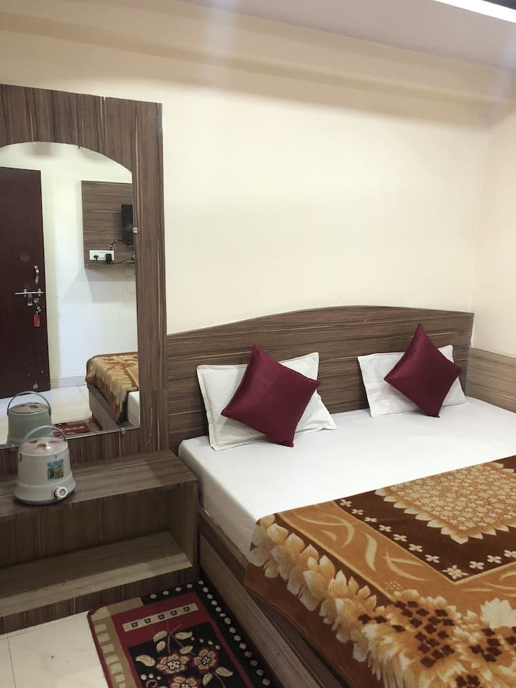 Hotel Satpura Safari