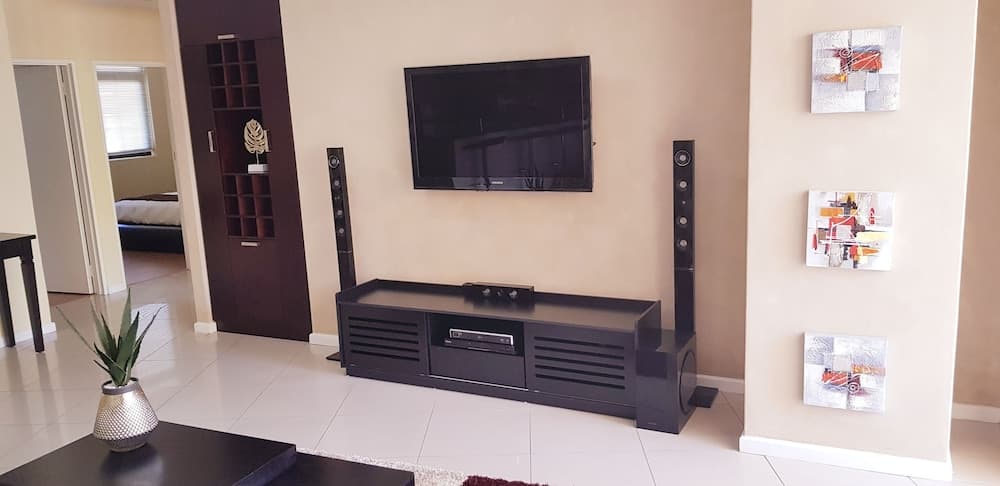 Luxurious Apartment in Century City