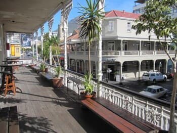 Carnival Court Backpackers - Hostel