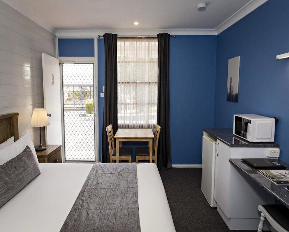 Colonial Motel and Serviced Apartments