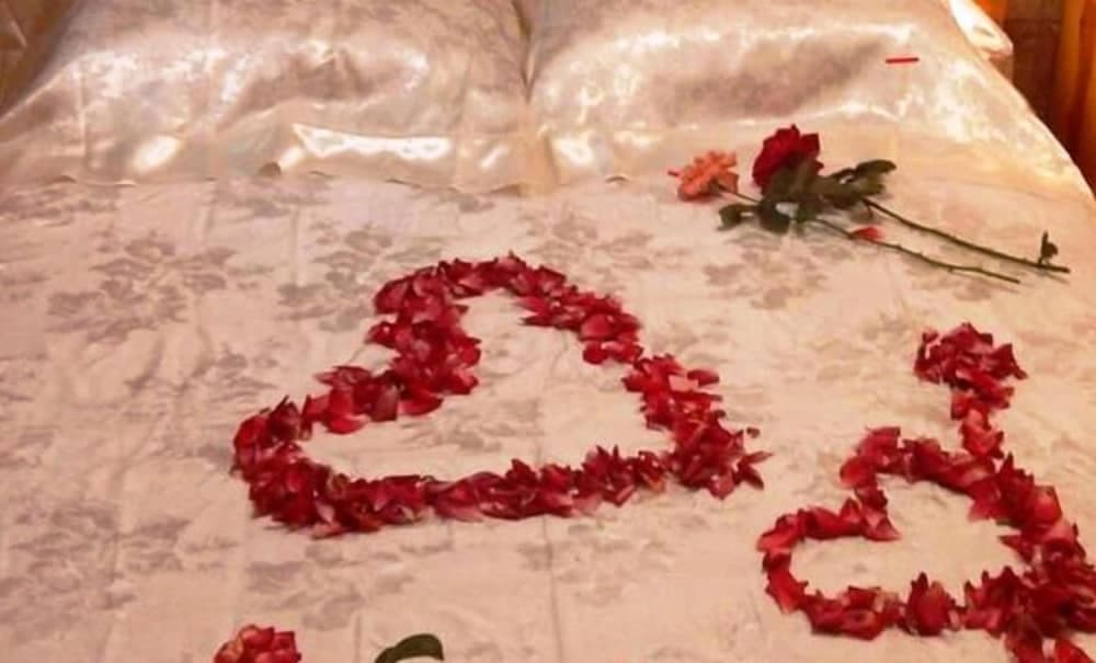 4 Seasons Beach Suites near Airport